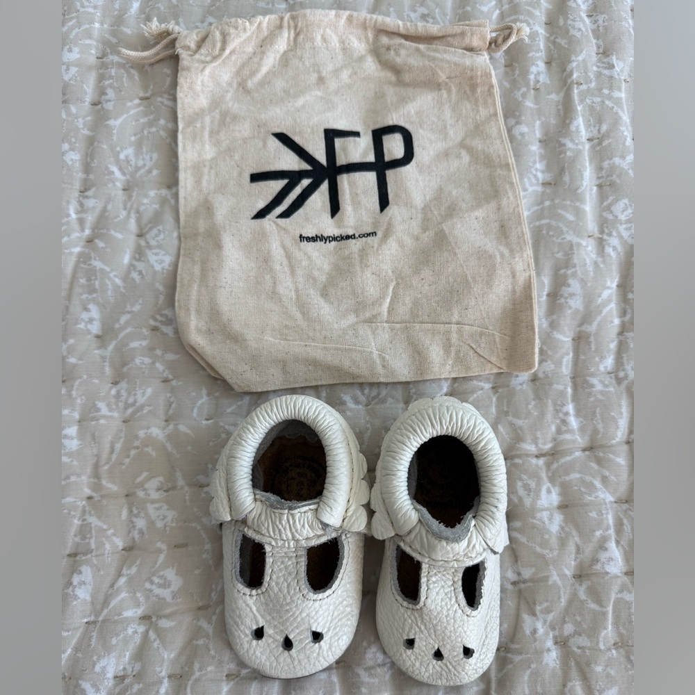 Baby Girl Freshly Picked Mary Jane Soft Sole Shoes Size 2
